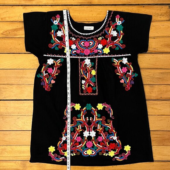 Mexican Embroidered Short Sleeve Tunic, Size Medium - Picture 7 of 8